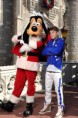/album/fotogaleria/justin-bieber-justin-bieber-tapes-disney-parks-lgkqlfo74xwl-jpg/